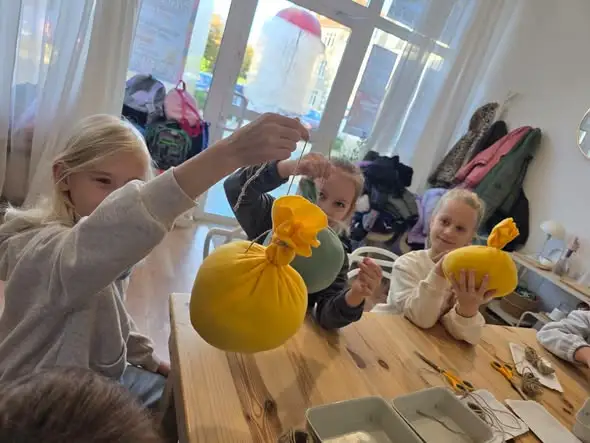 Klasa 2a z jesiennymi warsztatami w Łatka Handmade – dynie i zabawa w parku