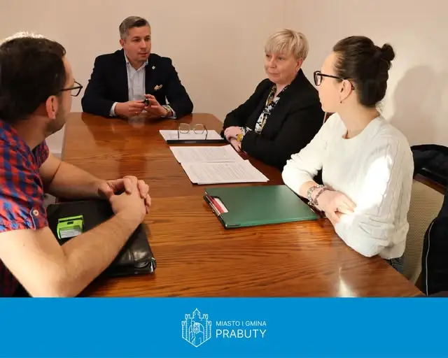 Nowe drzewa i krzewy na skwerze Jana Pawła II w Prabutach