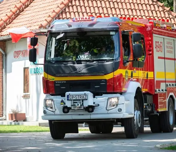 Plama substancji ropopochodnej na DK55 – interwencja straży pożarnej z Kwidzyna