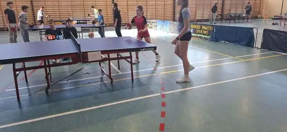 Brązowy medal w tenisie stołowym dla szkolnej drużyny dziewcząt