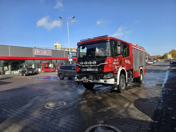 Pożar auta elektrycznego na ćwiczeniach strażaków w Kwidzynie