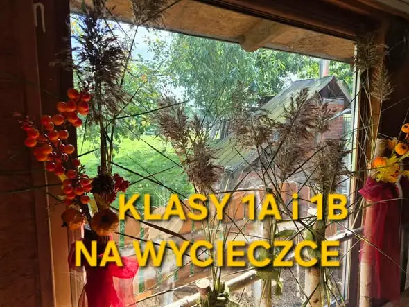 Jesienna wycieczka klas 1A i 1B do Zagrody Edukacyjnej „Inny Świat” w Krastudach