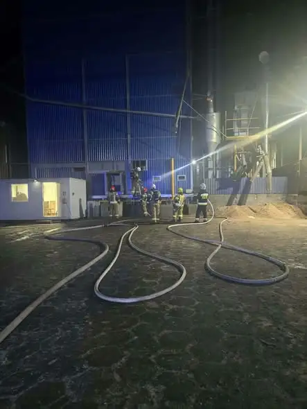 Pożar suszarni do zboża w Lipinakach — akcja strażaków nocą