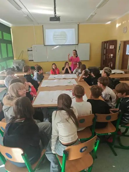 Warsztaty o empatii i przeciwdziałaniu hejtowi w klasie V b